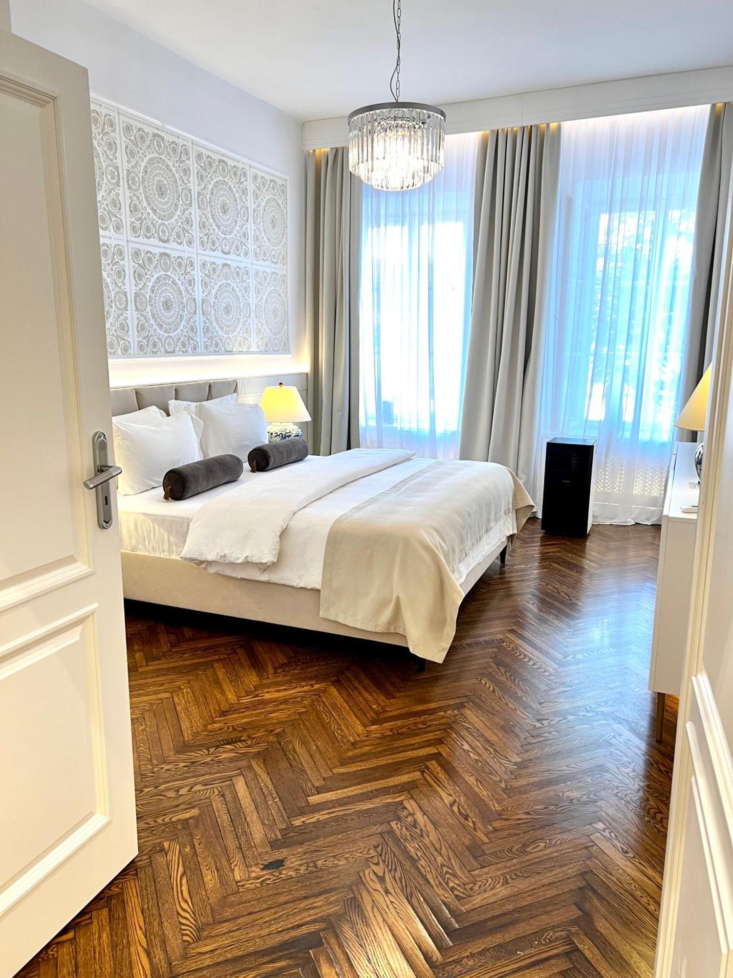 Mondrian Luxury Suites & Apartments Old Town Варшава Экстерьер фото